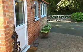 Crossways Self-Catering Cottage - Self Contained